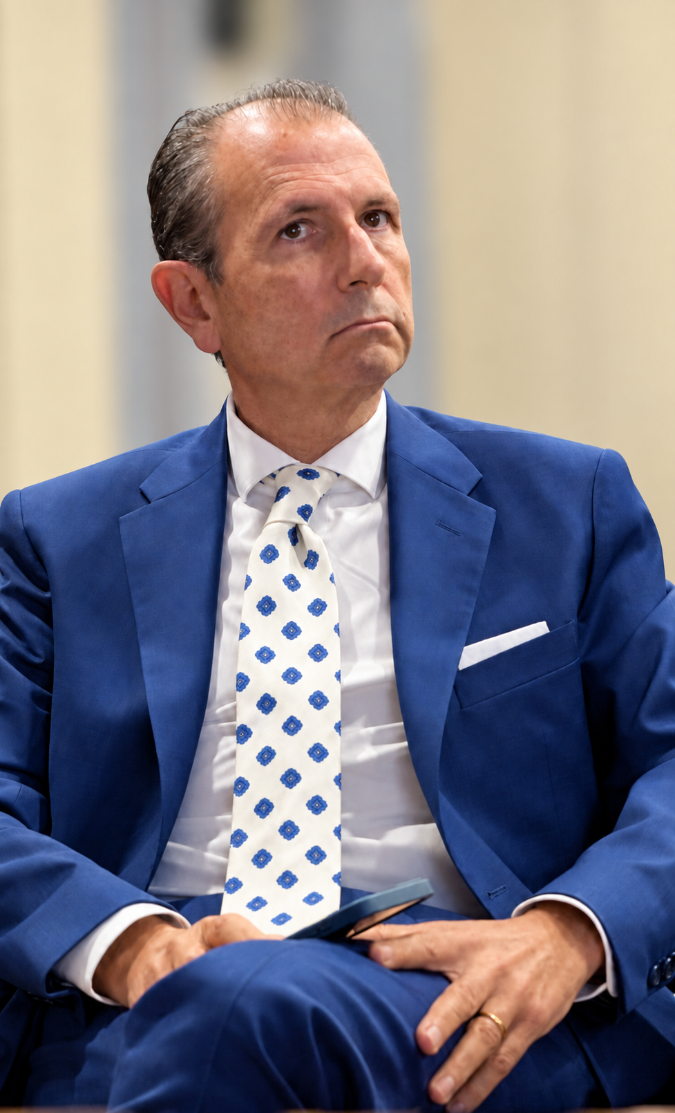 Prof. Francesco Pignataro durante una visita diagnostica